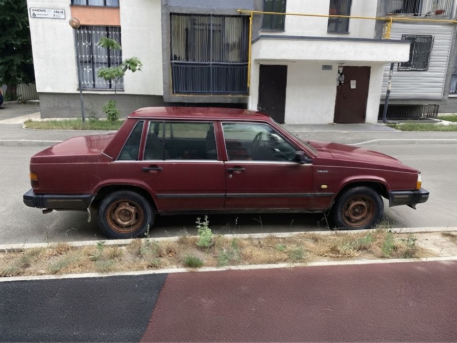 Автомобиль VOLVO 740 GL