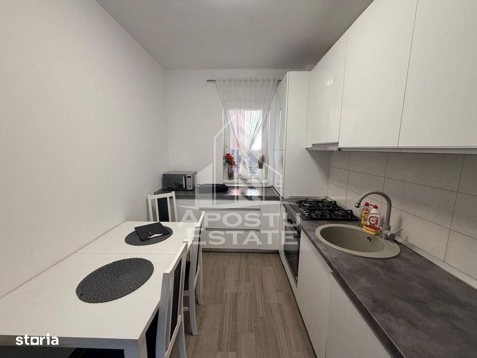 Apartament cu 2 camere, de inchiriat, Giroc, Curte Proprie