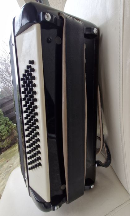 Acordeon  Baile/Parrot cu 80 basi negru