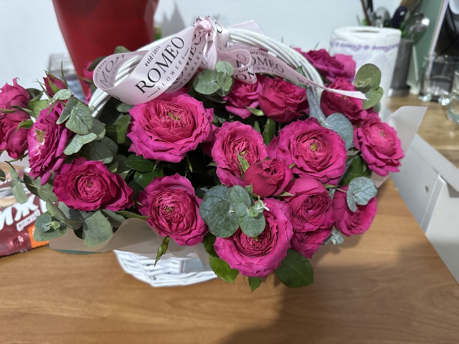 Цветы в корзине