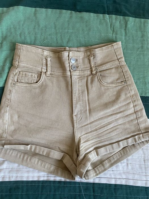 Бежови къси панталони Bershka