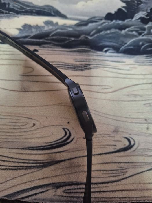 Samsung galaxy watch 4 44mm със допълнителна каишка и протектор