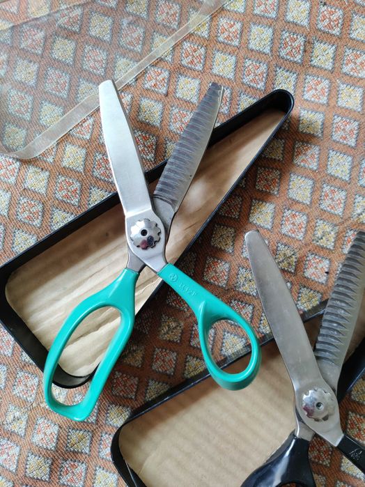 Продавам Професионални Ножици Зиг-заг – 2 броя, нови