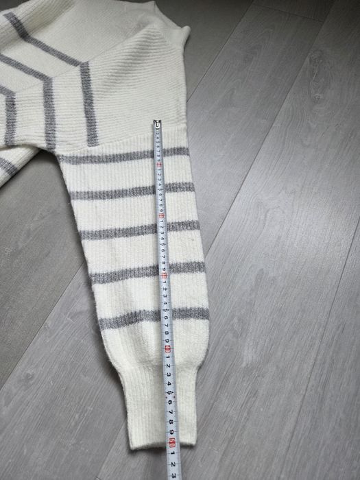 Pulover alb cu dungi, NOU, marime S/M