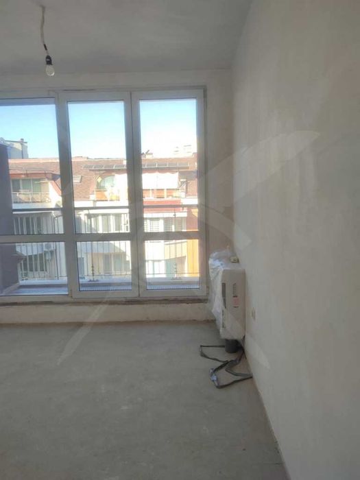 Продава се Тристаен апартамент в Варна, Левски - 86 кв.м за 2547 €/кв.м - Снимка #2