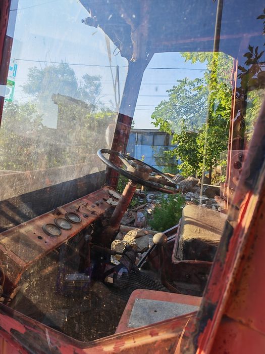 Продавам самоходно шаси  Т16 MГ-1