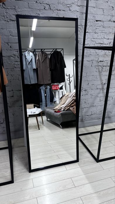 СРОЧНО ПРОДАМ: зеркала, пуфики, стеллаж