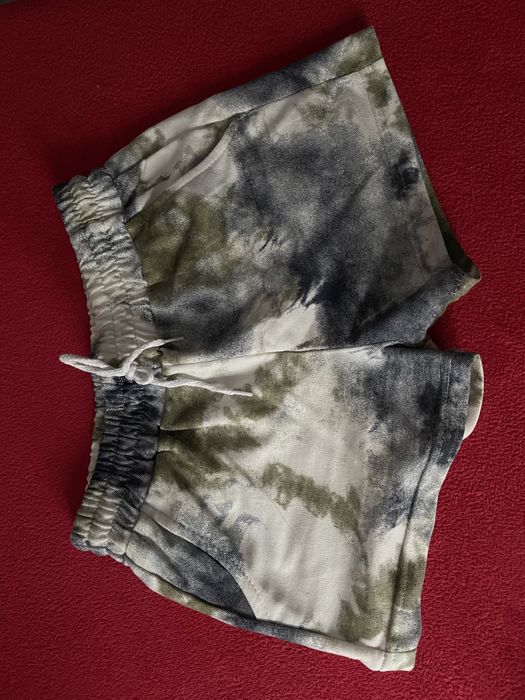 Pantaloni scurti impecabili