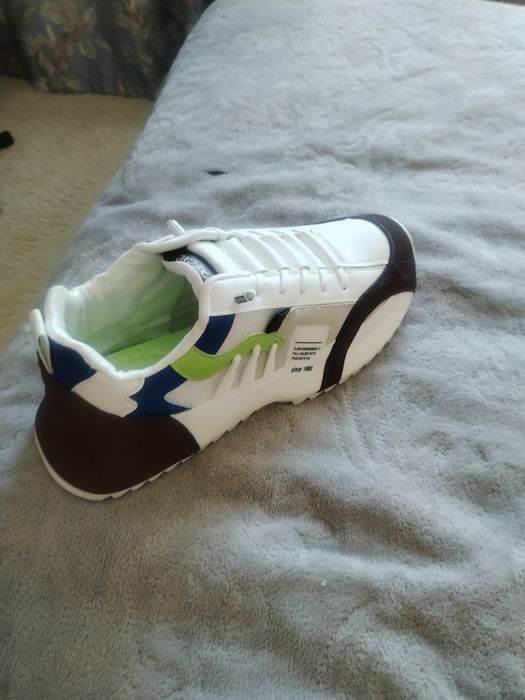 Кроссовки новые не ношеные