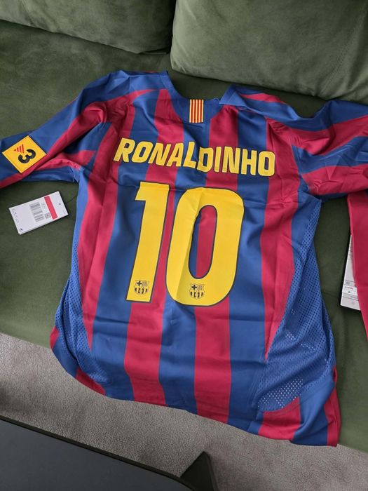Tricou Ronaldinho 10 Nike FC Barcelona 2006 Reissue Original HQ1462-471 - Marimea S