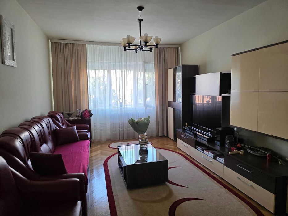 De vanzare apartament 4 camere si garaj zona Closca - Cetate