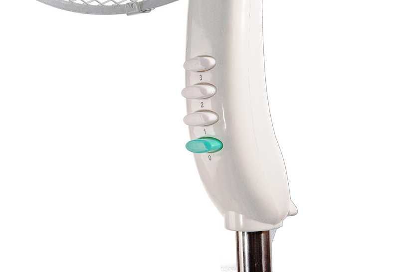 Вентилятор напольный 3 режима, 90гр. вращение, 3 лопасти.