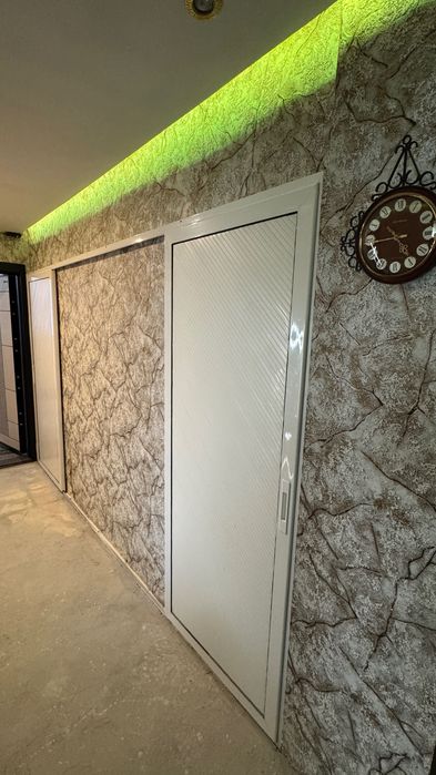 Продавам плъзгащи алуминиеви врати в много добро състояние!