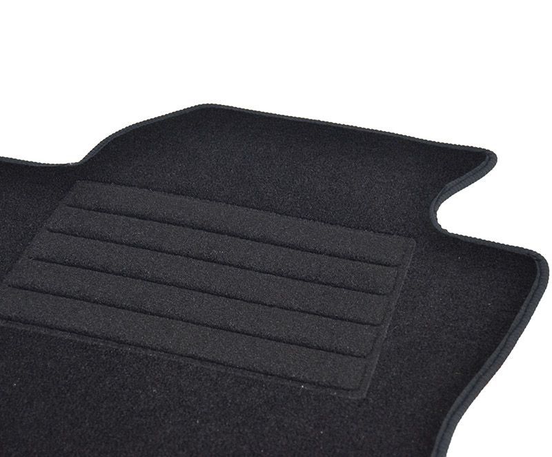 Covorase mocheta VW Touran 05/2003- cu fixare in podea OVALA Negru, set de 4 bucati