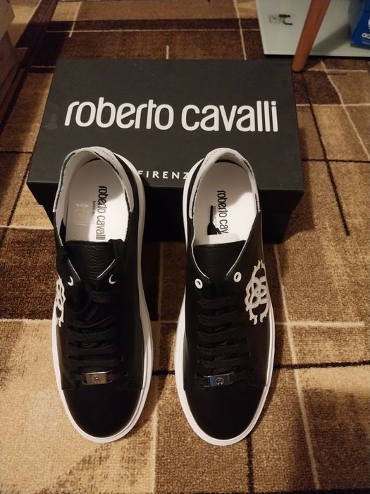 Продавам спортно елегантни сникърси Roberto Cavalli