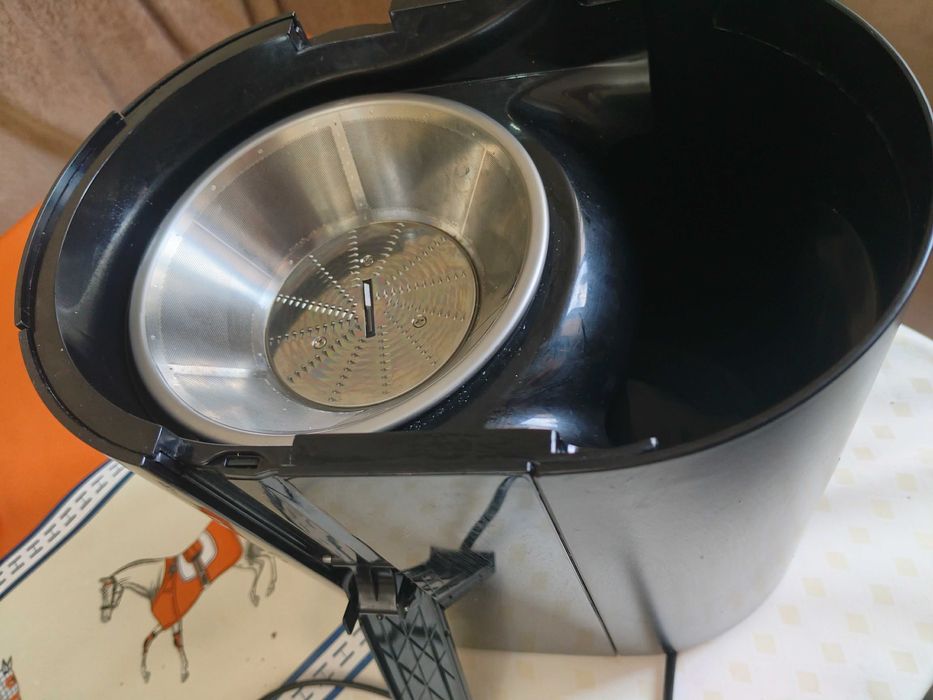 Соковыжималка Braun J300 черный
