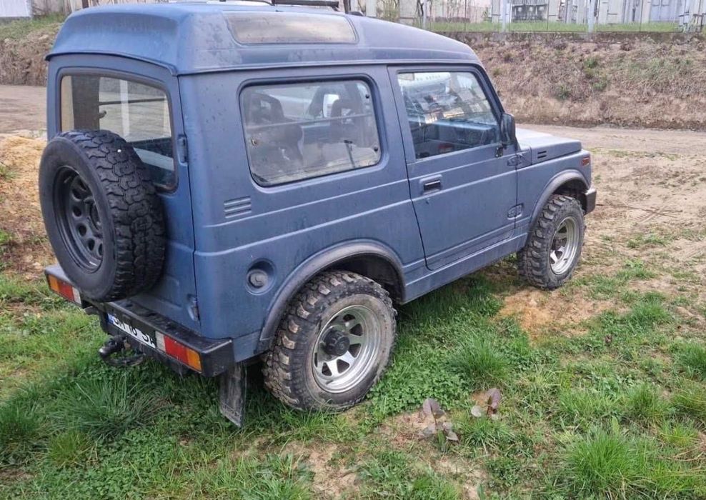 Vând Suzuki Samurai