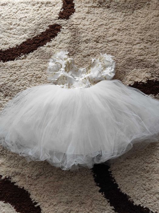 Продавам детска рокля