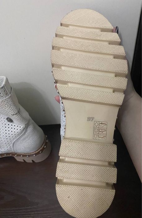 Женские кожаные ботинки