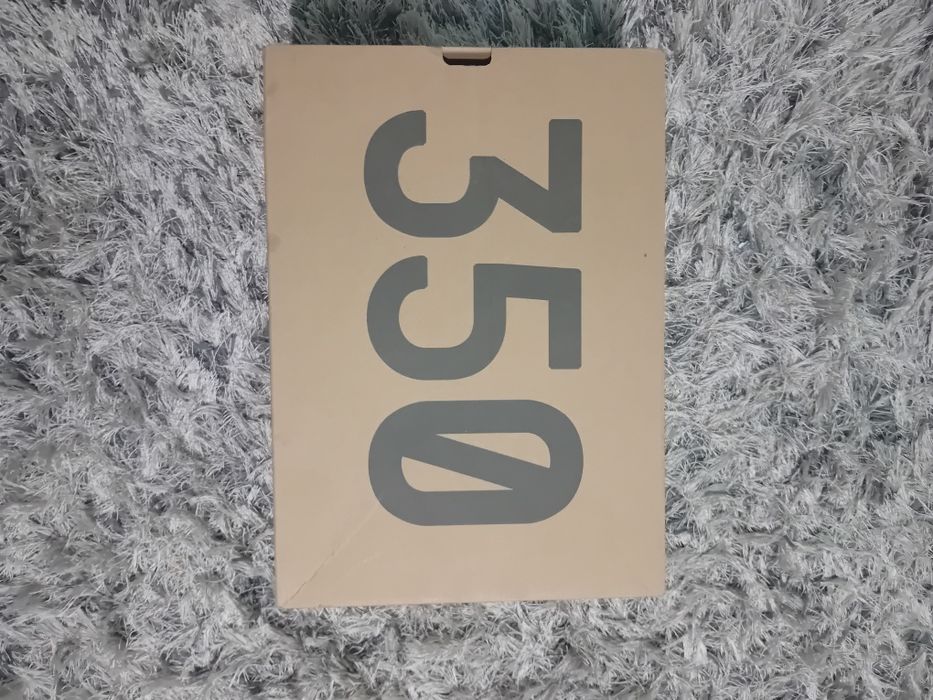 Yeezy 350 Carbon Beluga