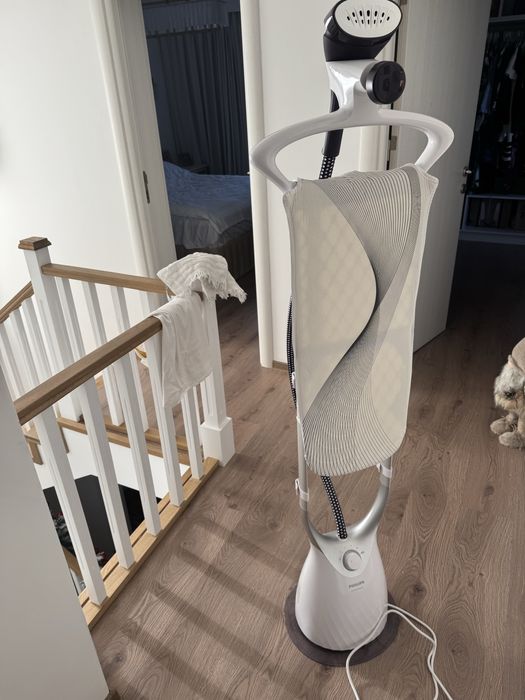 Aparat de calcat vertical cu aburi Philips ComfortTouch Plus GC558/30