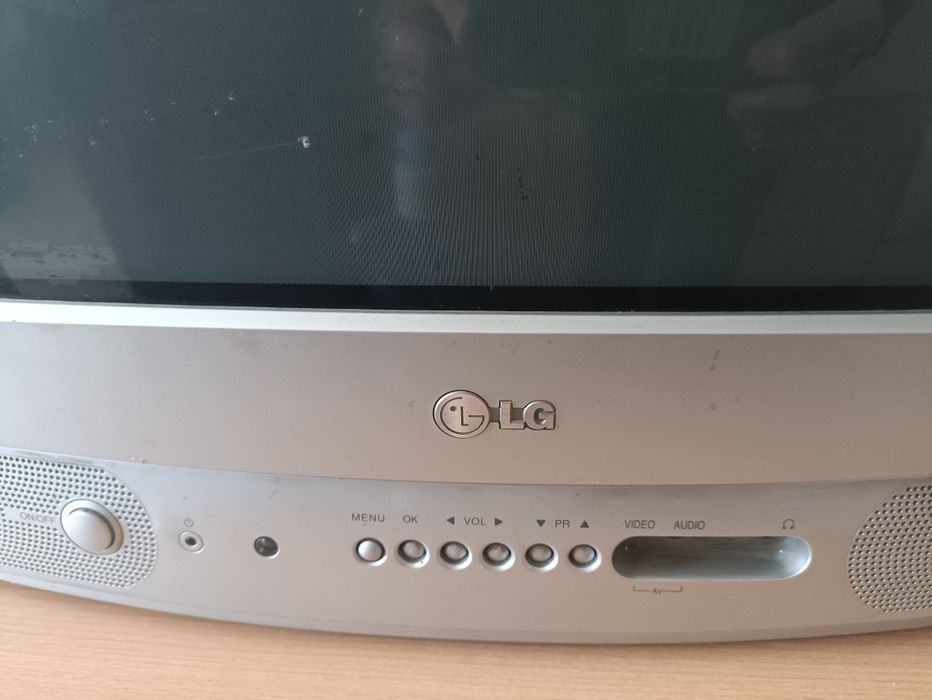 Телевизор LG. Серый.