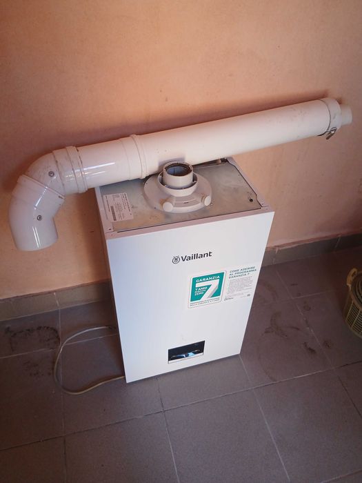 Vând centrală gaze Vaillant