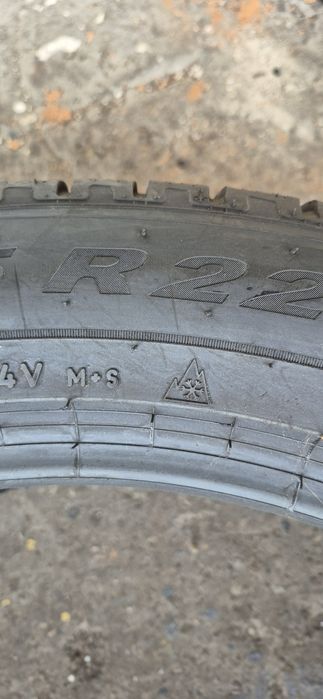 4 anvelope iarna Pirelli 285/45/22.Pretul este pe bucata. Vă