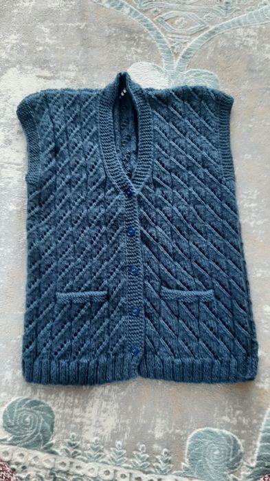 Жилеты, продаются