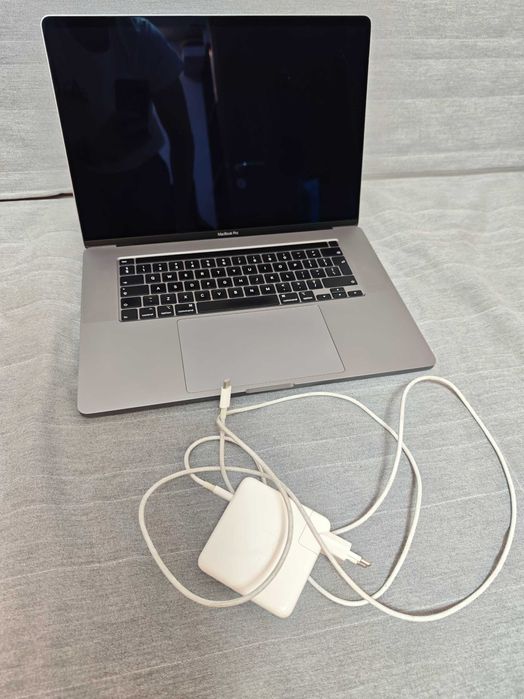 MacBook Pro 16 inch 2019 i9 2,3GHz 32GB 1TB video 4GB A2141 spacegary