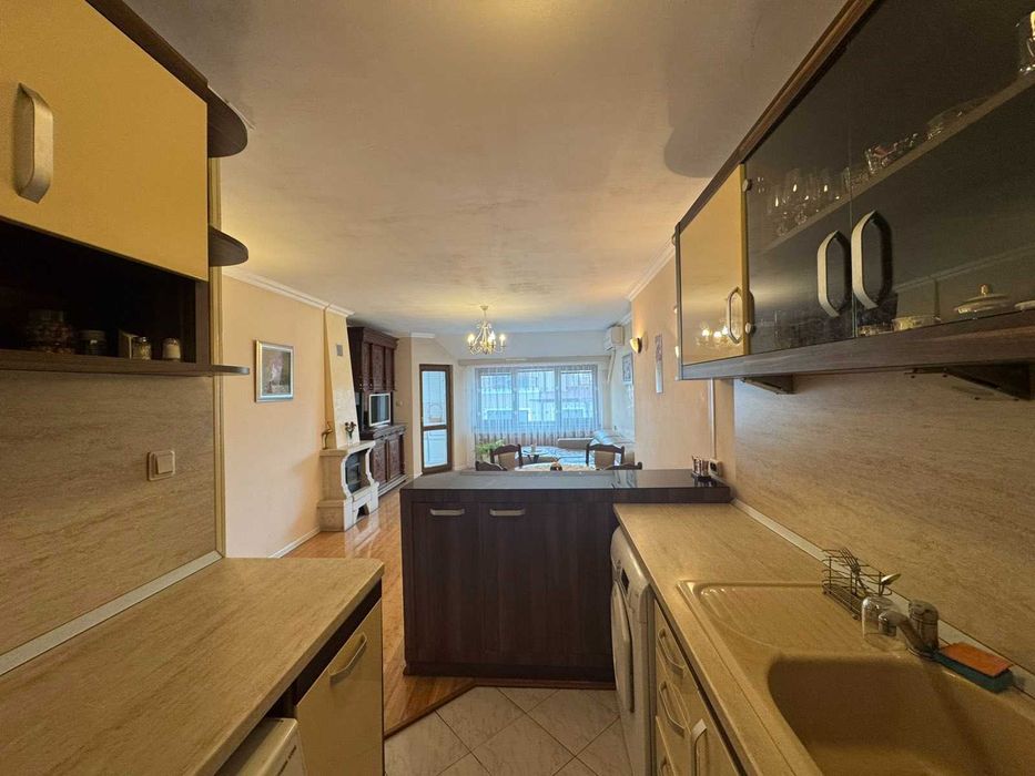 Продава се Тристаен апартамент в Бургас, Възраждане - 101 кв.м за 2278 €/кв.м - Снимка #5