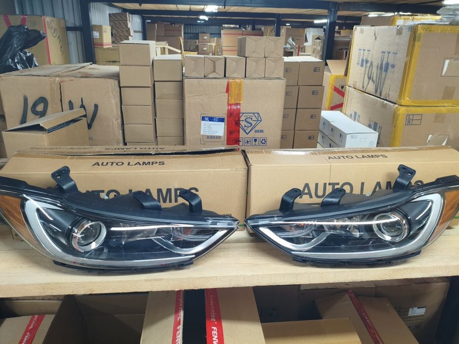 Фары передние Хундай Елантра 16/18 USA