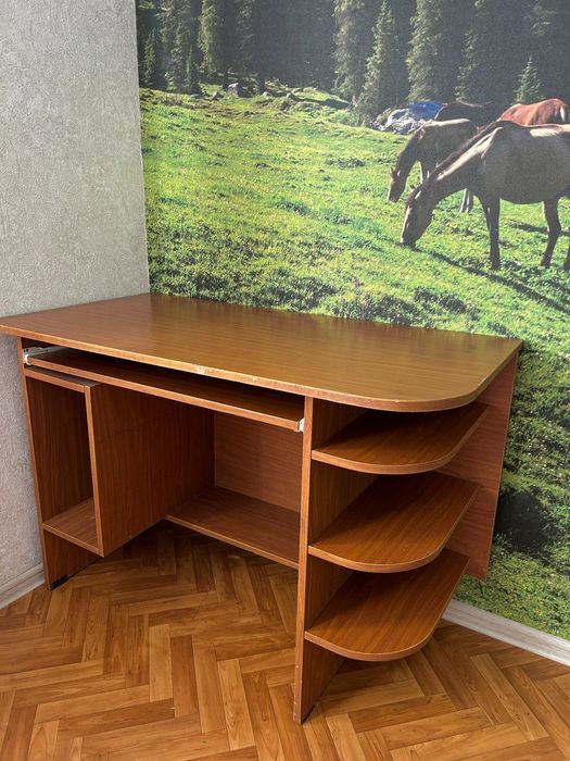 Стол компьютерный