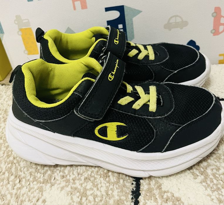 4 perechi adidasi marimea 31, 95 lei