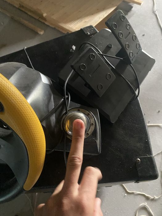 Vand volan pentru PS xbox calcultor