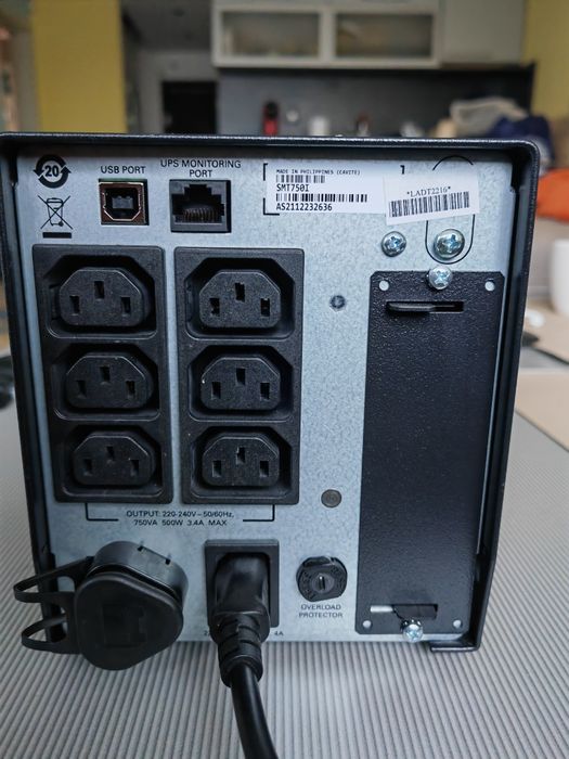 UPS APC SMT750IC Smart-UPS 750VA/230V, Line Interactive, Tower