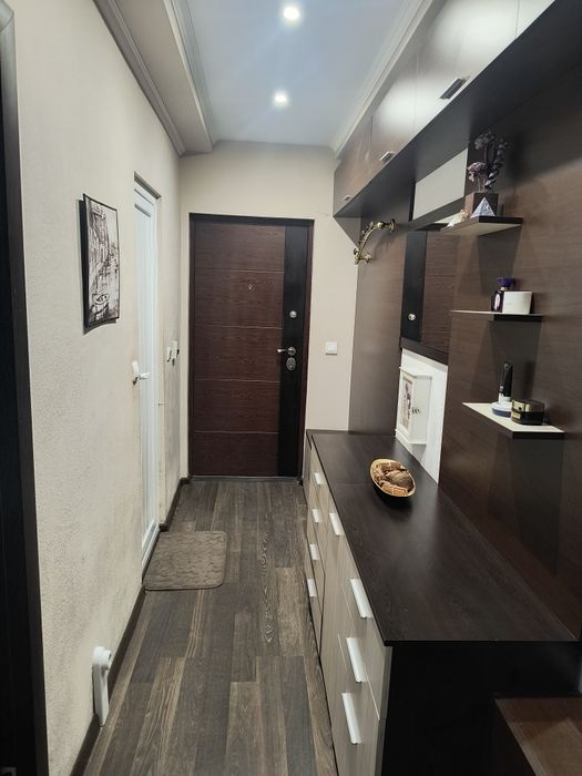 Дава се под наем Тристаен апартамент в Търговище, Запад 3 - 64 кв.м за 259.08 € - Снимка #1