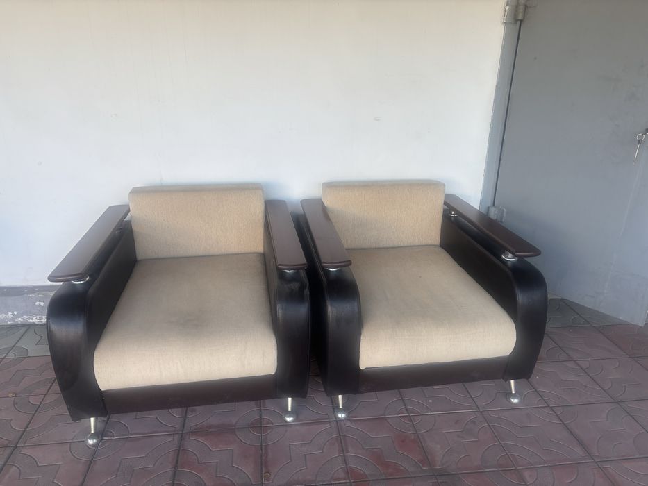 Кресла 2 штуки, в хорошем состоянии