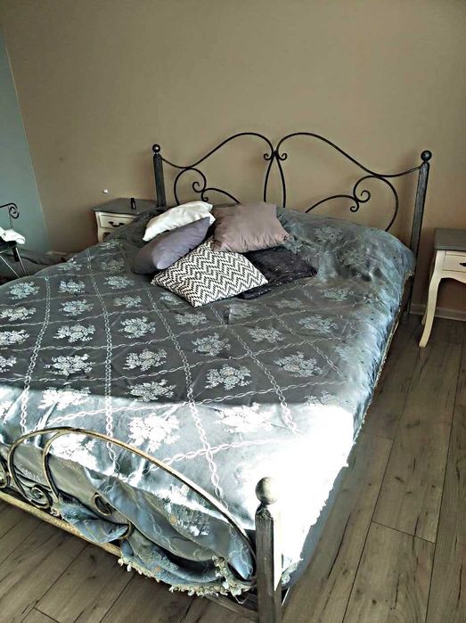 Покривала за легла  в  червено, сиво-синьо,  жакард