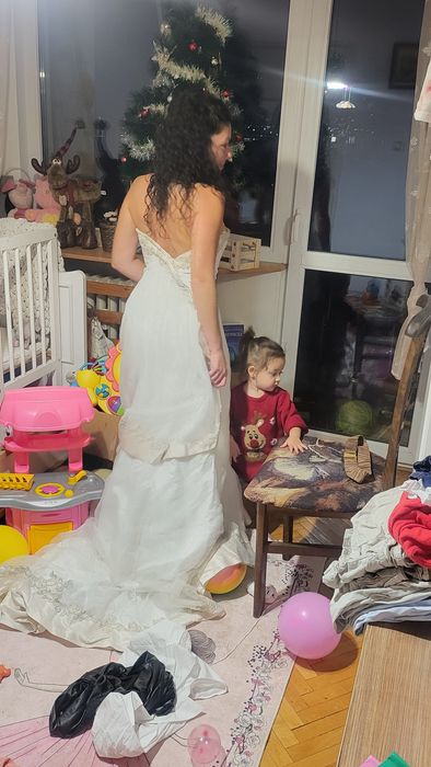 Булчинска рокля много елегантна и красива