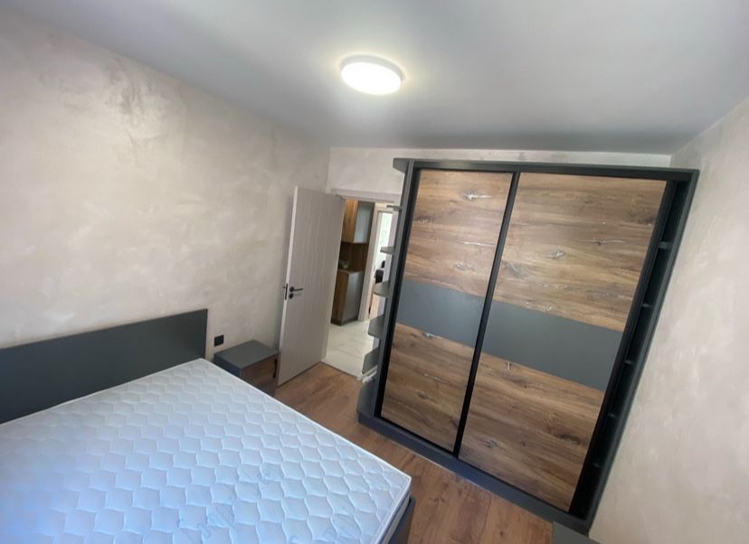 Дава се под наем Двустаен апартамент в Варна, Колхозен пазар - 90 кв.м за 484.5 € - Снимка #2