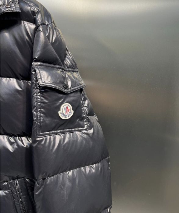 Продам пуховик MONCLER