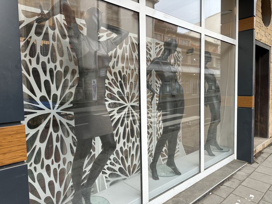 Манекен дама черен мат 6 бр налични