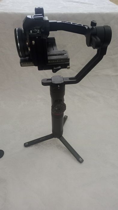 Видеокамера.  OLYMPUS OM-D