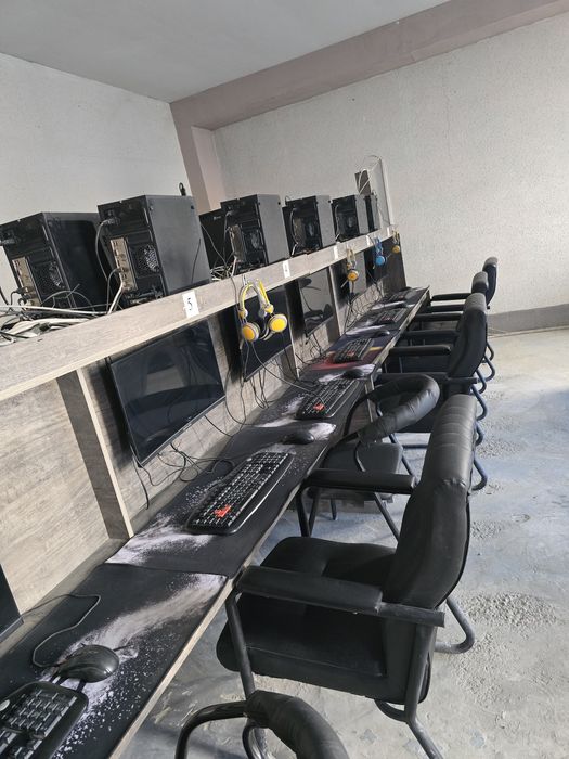 Kompyuter tayyor  biznez uchun. Ajoyib narx. Stol stullari bilan.