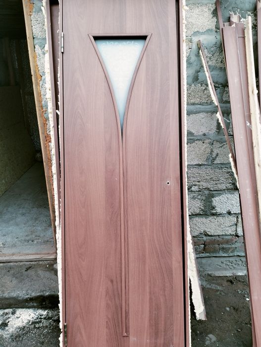 Продам двери 8000