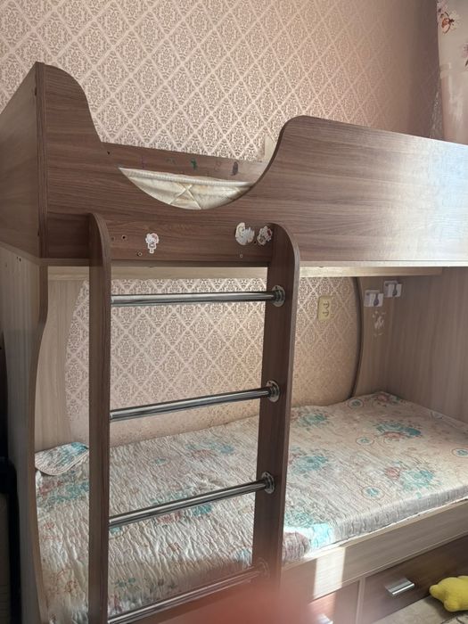Двухярусная кровать