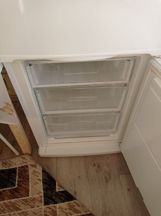 Продаю холодильник