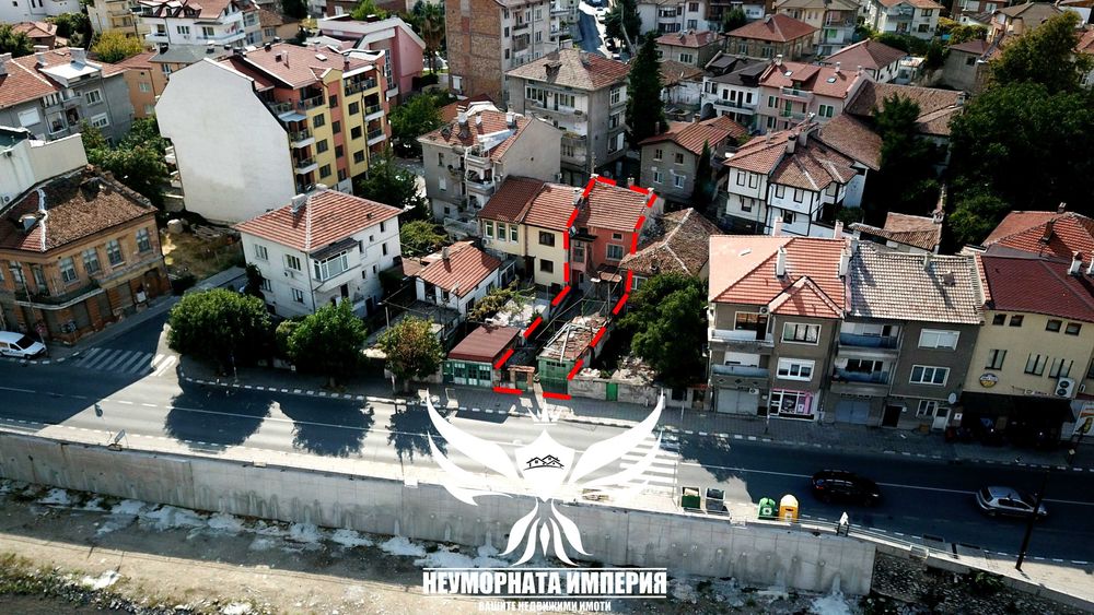 Продавам двуетажна къща 146РЗП и малък двор с площ от 173кв.м. в град Асеновград широк център