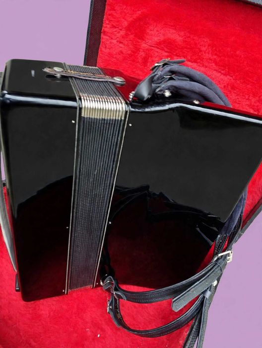 Acordeon Weltmeister  negru 120 basi